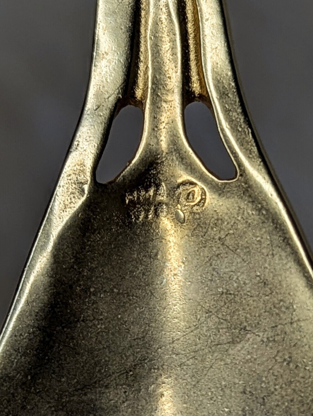 Vintage Metropolitan Museum Art Gold Tone Egyptian Lotus Blossom Pendant 1976 - Picture 3 of 9